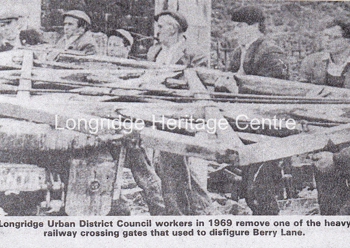 346A - Railway - Removal of Crossing Gates -1969
